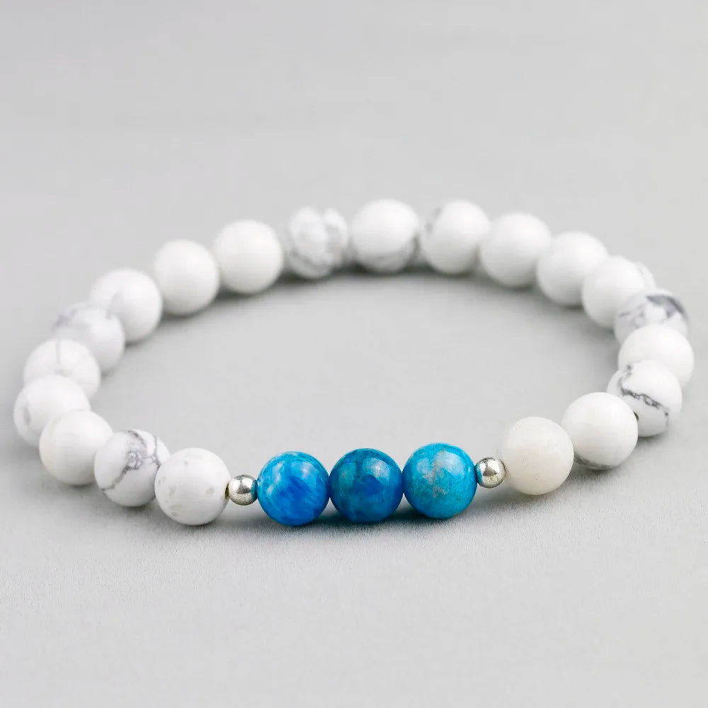 Armband aus Naturstein mit Apatit- und Howlite-Perlen