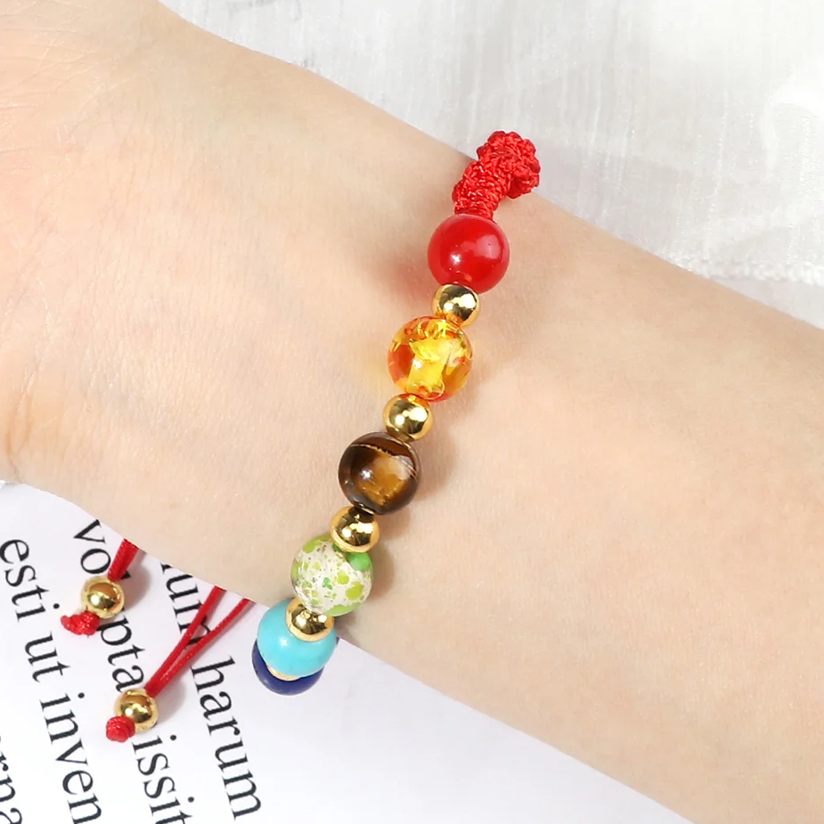 Armband aus sieben Chakren aus Naturstein mit Kupferperlen