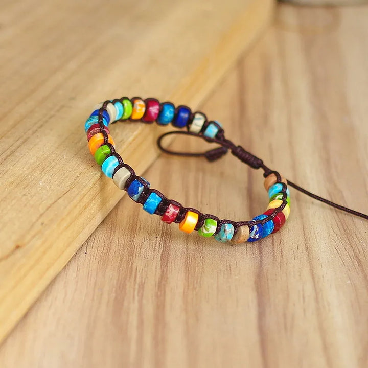 Armband mit sieben Chakren und Natursteinen im böhmischen Stil