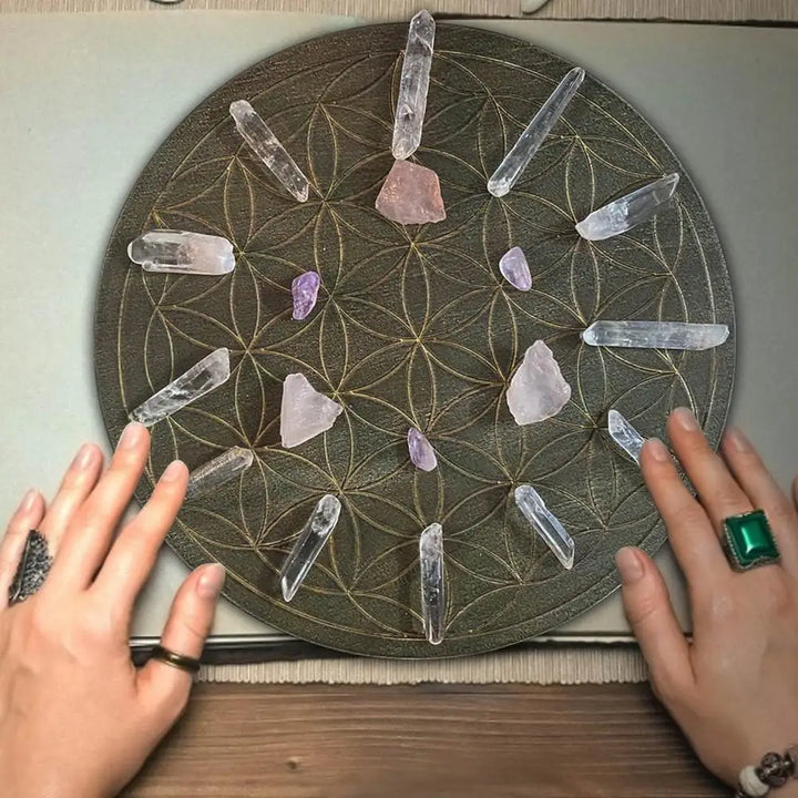 Energetisierende Platte im Living Flower Design aus Holz