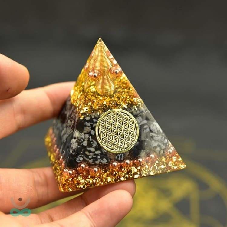 Orgonit-Entspannung und Schutz-Pyramide - Dekoration