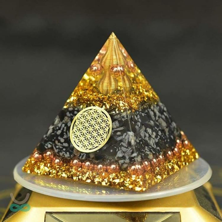 Orgonit-Entspannung und Schutz-Pyramide - Dekoration